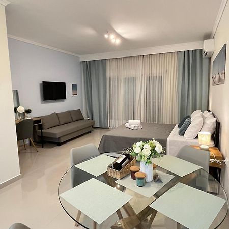 Irene Beach Front Luxury Suite Peraía Exterior foto